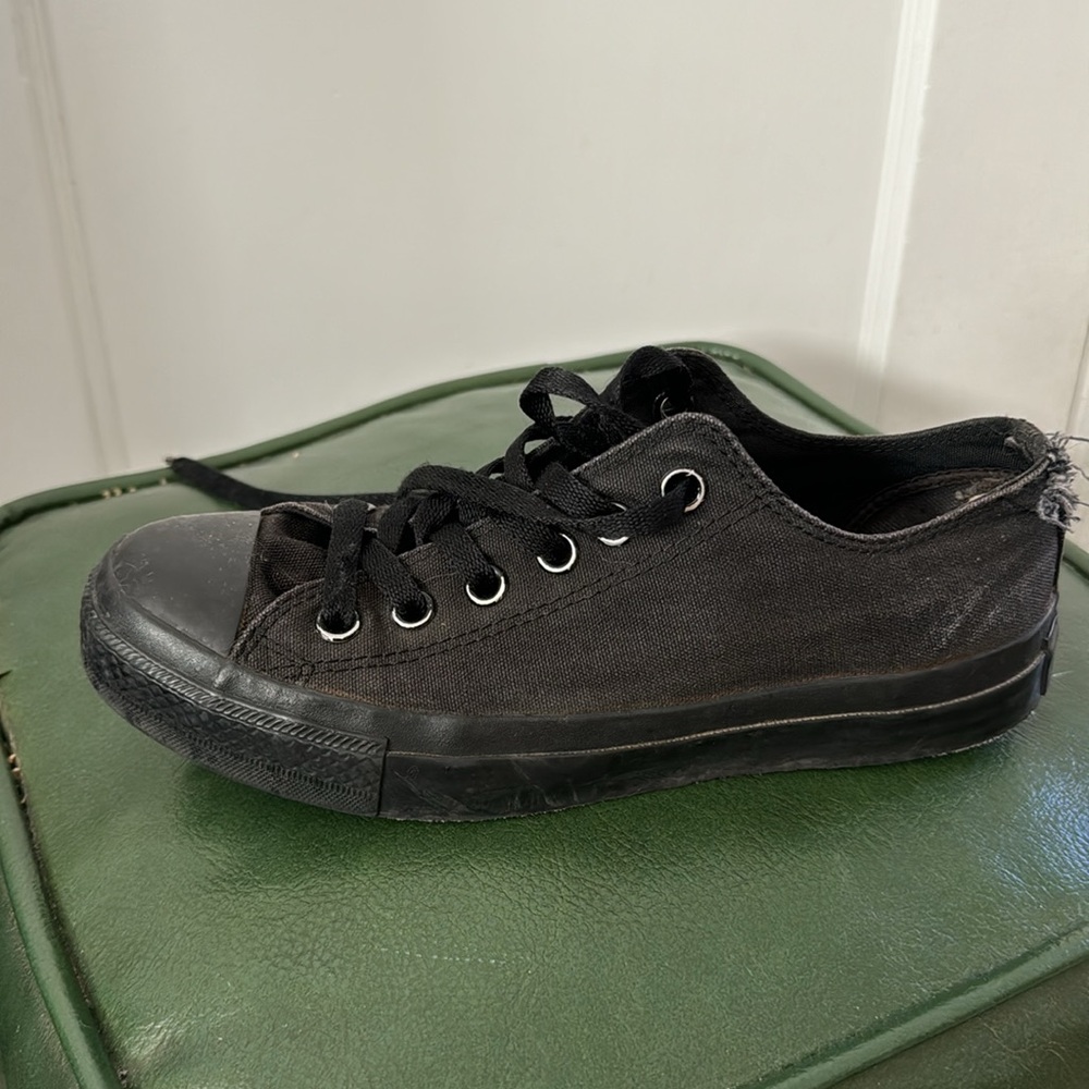 Distressed Converse - Picture 6 of 8